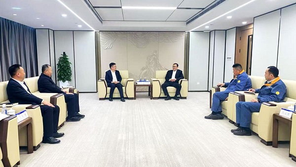 岳文彥一行拜會(huì)中國(guó)寶武集團(tuán)黨委常委，寶鋼股份黨委書(shū)記、董事長(zhǎng)鄒繼新
